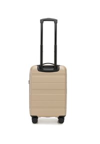 Valigia compatta beige con texture a coste orizzontali, manico telescopico nero e quattro ruote nere per la mobilità.