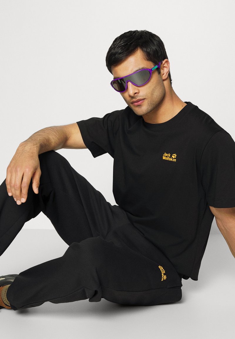 Herren Shirts | Jack Wolfskin ESSENTIAL Sport T-shirt black/schwarz - NC55407 Herren Shirts | Jack Wolfskin ESSENTIAL Sport T-shirt black/schwarz - NC55407