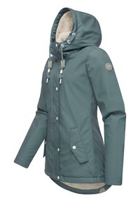 Giacca teal resistente all'acqua con cappuccio foderato in pile, bottoni a pressione e tasche laterali. Presenta un orlo curvo e cordini a contrasto.