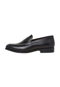 Schwarzer Leder-Herrenschuh mit flachem Absatz, abgerundeter Spitze und gestickten Details an der Oberseite und dem Riemen.
