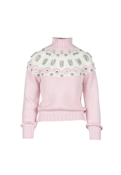 Różowy sweter z dzianiny z golfem i białym karczkiem, ozdobiony srebrnymi cekinami oraz ściągaczami na mankietach i u dołu.