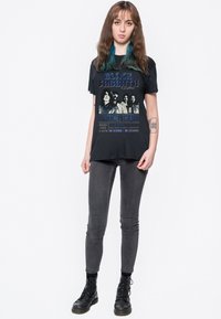 Paradiso Clothing SABBATH DEUTSCHES THEATER 73 POSTER - Print T-shirt - black