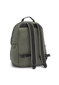 Zaino verde scuro realizzato in tessuto imbottito, con spallacci anatomici e manico superiore. Presenta una tasca laterale e spallacci regolabili.