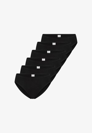 Zes zwarte katoenen slips met witte maatlabels, in een schuin gestapelde stapel op een witte achtergrond.