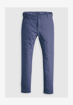 Chino din bumbac albastru, cu o textură netedă, croi slim, bucle pentru curea, fermoar cu buton și manșete răsucite. Prezintă un eticheta de marcă pe talie.