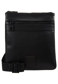 Černá crossbody taška vyrobená z texturovaného syntetického materiálu, s kapsou na zip, nastavitelným popruhem a s vyraženým logem.