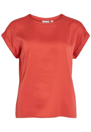 Lühikeste varrukatega koralli värvi pluus, valmistatud siledast kangast. Omab ümmargust kaelust ja rullitud varrukaid. Kujundatud lõdva istuvusega.