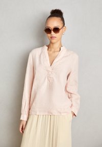Marc O'Polo BLOUSE STAND UP COLLAR WITH V-NECK LONG SLEEVE - Tunika - dry rose