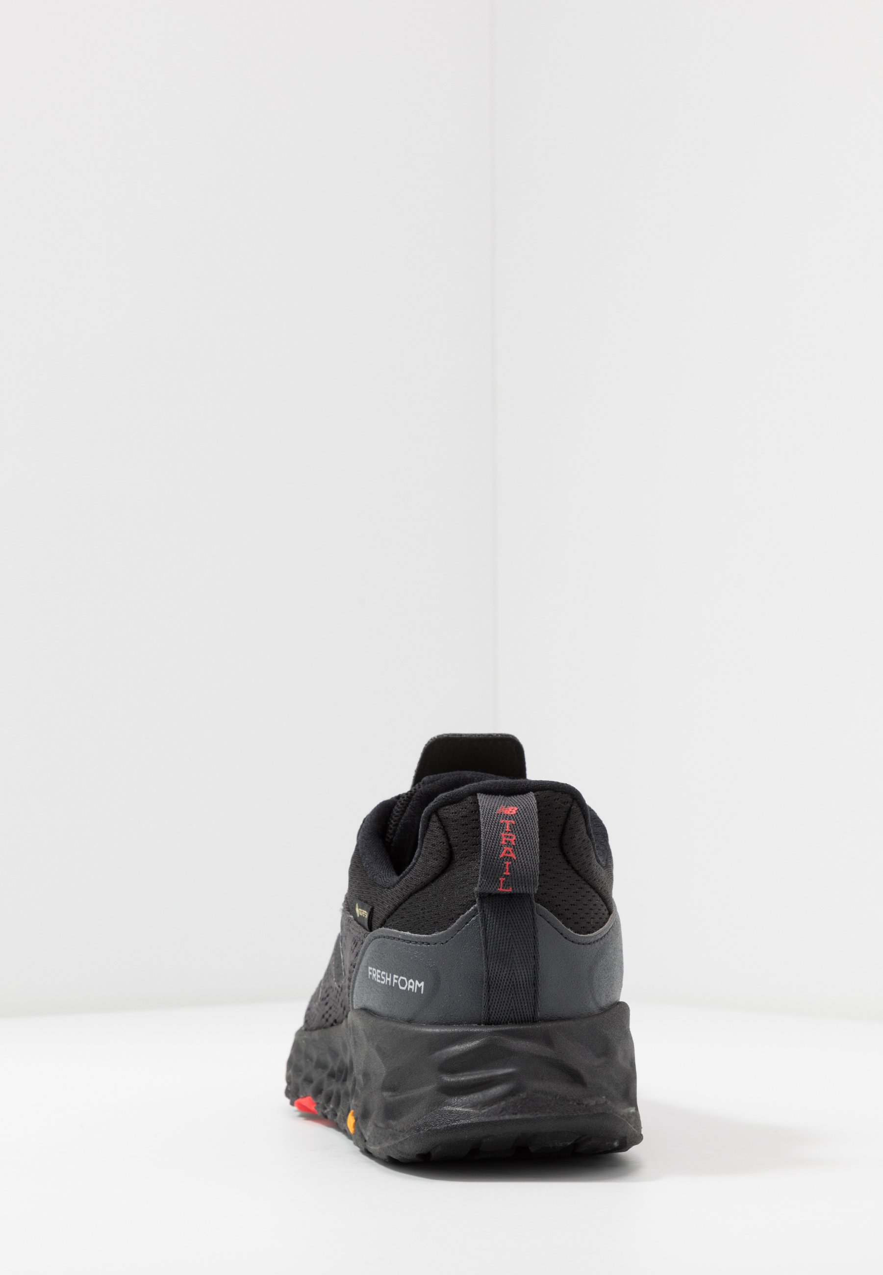 new balance hierro gore tex