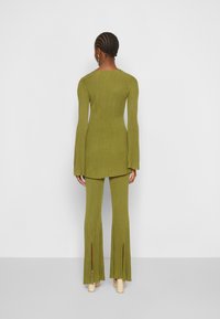 Cult Gaia Pantalon classique - green