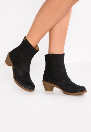 Classic ankle boots - black