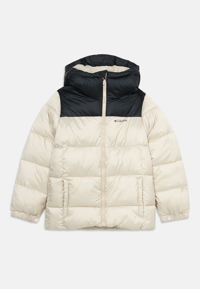 Veste d’hiver matelassée beige et noire avec capuche, fermeture éclair frontale, poches latérales et poignets élastiqués, marque Columbia visible sur la poitrine.