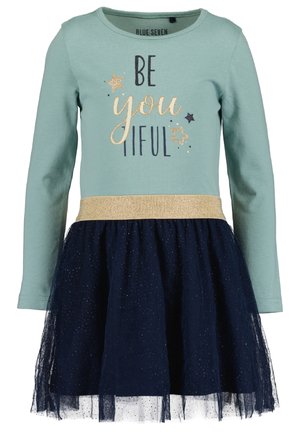 Robe à manches longues avec un haut vert menthe, une jupe en tulle marine, une ceinture scintillante dorée et une inscription « BE you tiful » accompagnée d'étoiles et d'accents.