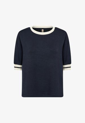 Temno modra kratka majica z belim rebrastim ovratnikom in manšetami, na robovih manšet črte v črni barvi. Mehka tkanina.