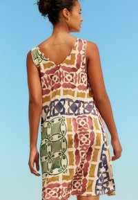 Next SLOUCH MIDI AND SLEEVELESS V-NECK REGULAR FIT - Rochie din jerseu - print