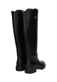 Černé kožené vysoké boty až ke kolenům s hladkým povrchem, zaoblenou špičkou, nízkým blokovým podpatkem a jemným logem na pásku.