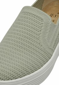 s.Oliver Sneakers basse - green
