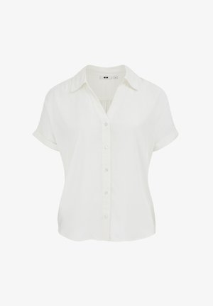 Balta īsroku blūze ar apkakli, ar pogām priekšpusē un viegli uzlocītām aprocēm uz vienkārša fona.