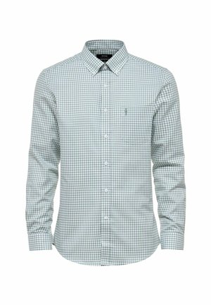 Zielono-biała koszula w kratę z długim rękawem, z kołnierzykiem zapinanym na guziki, pojedynczą kieszenią na piersi oraz akcentem logo po lewej stronie.