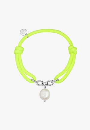 Neonu dzeltenas virves aproce ar sudraba ķēdi un vienu baltu pērli kā kulonu, ar mezgla dizainu un metāla logo birku.