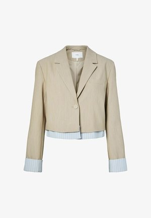 Beżowa krótka marynarka z pojedynczym guzikiem, klapami z wycięciem, kieszenią na piersi oraz detalami mankietów i dolnego brzegu w niebieskie paski.