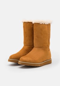 Laura Biagiotti Botas - camel
