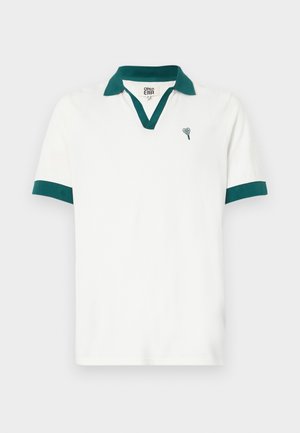 Bílá polo triko s tyrkysovým límcem a akcenty na rukávech, s malým logem ve tvaru srdce. Vyrobeno z hladké látky s klasickým střihem.