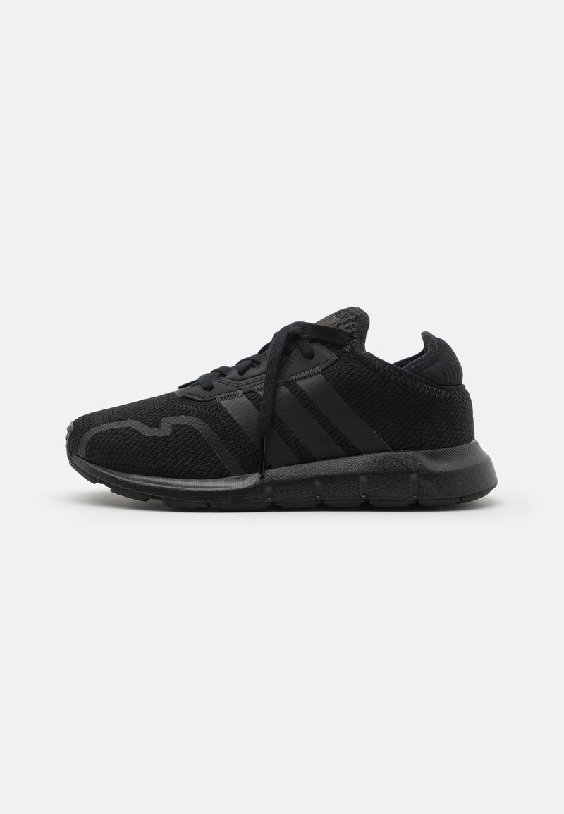 adidas Originals SWIFT RUN X SHOES Trainers core black/black Zalando.de