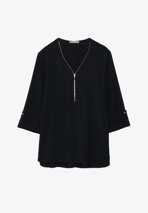 Top preto com decote em V e fecho de meio zíper; apresenta mangas três quartos com punhos enrolados e accents em metal dourado.