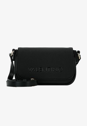 Borsa a tracolla in pelle nera con superficie strutturata, logo "VALENTINO" in rilievo, tracolla staccabile e bordi lisci. Design compatto ed elegante.