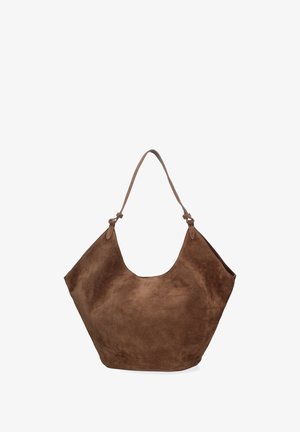 Braune Wildledertasche mit einer lässigen Form, breitem Schulterriemen und offenem Design. Glatte Textur ohne sichtbare Beschläge oder Muster.