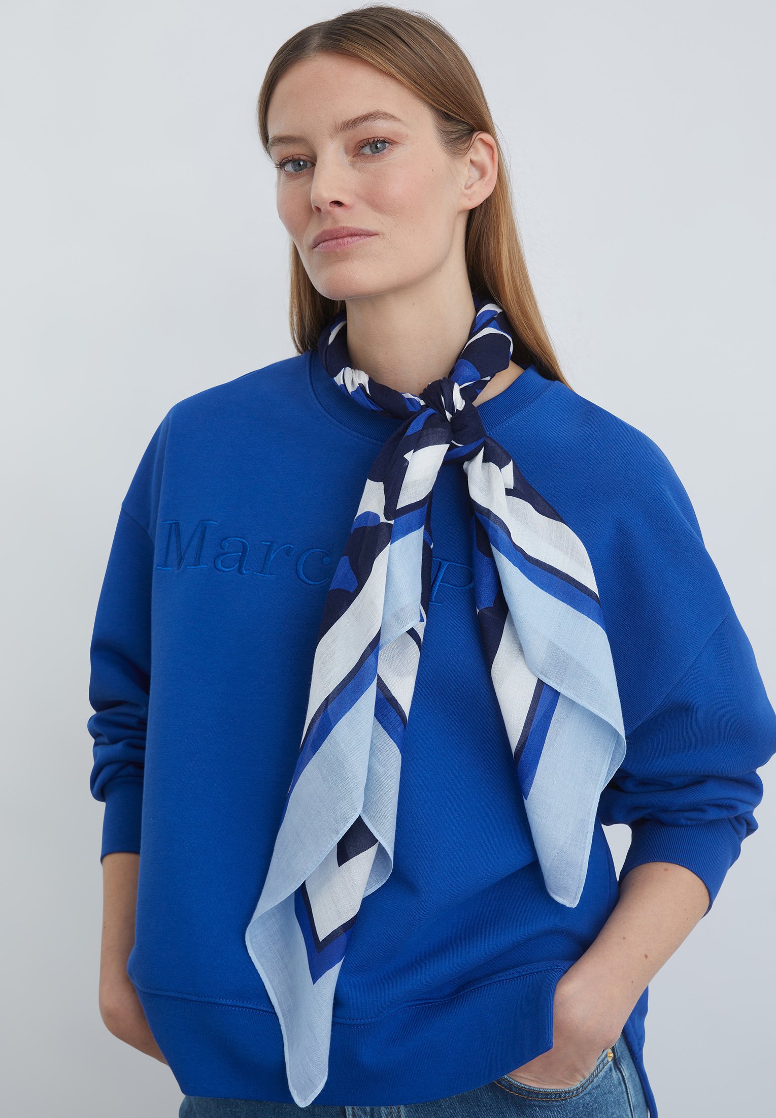 スカーフ LIU JO Woman Neck scarf Gnawed Blue 2A5039T0300 00120 Foulard Liu Jo Blu Foulard Donna 120 X 120 Cm LIU JO Better