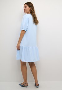 Kaffe EDITH - Denní šaty - faded denim c