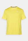 MILER - Sports T-shirt - lightening/reflective silver