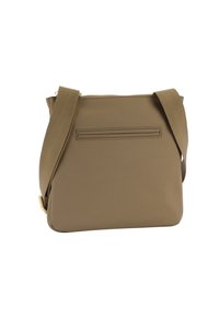 Borsa a tracolla marrone realizzata in materiale liscio. Presenta una tracolla ampia e una tasca posteriore a soffietto. Chiusura superiore con zip e minimi accenti hardware.