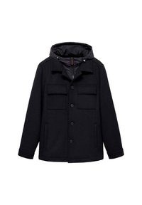 Černý kabát z vlněné směsi s odnímatelnou prošívanou kapucí. Obsahuje dvě velké náprsní kapsy, boční kapsy a zapínání na knoflíky.