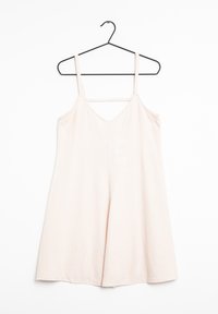 Vestido de lino rosa claro con tirantes finos, escote en V y silueta en A. Presenta un dobladillo de longitud media y detalles de costura mínimos.