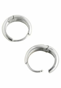 Silberne Creolen mit einem glatten, abgerundeten Design und einer polierten Oberfläche. Sie verfügen über einen Scharnierverschluss und eine leicht strukturierte Innenseite.