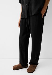 Bershka Tygbyxor - black