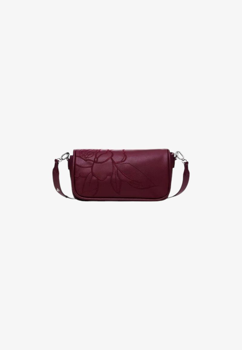 Borsa a tracolla in pelle bordeaux con embossing floreale, pattina frontale e tracolla regolabile con hardware in argento. Texture liscia.