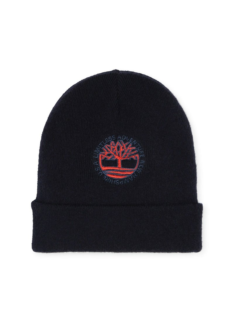 Beanie a maglia di color blu scuro con risvolto. Presenta un logo di albero ricamato circolare con testo rosso e blu attorno al design.