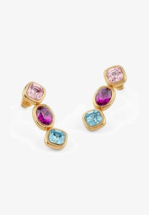 Oorbellen in goudkleur met drie rechthoekige edelstenen: roze, paars en blauw, met een gladde, gepolijste afwerking en afgeronde randen.