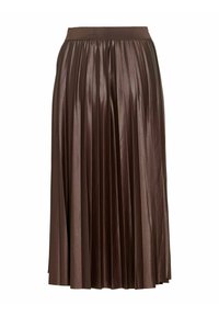 Rjava plise krilo z visokim pasom, narejeno iz sijoče tkanine, z navpičnimi gubami za teksturo in tekoč gib.