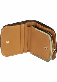 Portafoglio in pelle marrone con interno beige, dotato di più slot per carte, una chiusura a scatto sicura e un compartimento porta monete in tonalità oro.
