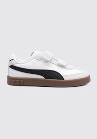 Sneakers bianchi con una striscia laterale nera, dotati di due fasce in Velcro, una suola testurizzata e un logo Puma dorato. Realizzati in materiali sintetici.