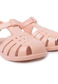 Sandales en caoutchouc roses avec un design tissé, ouvertes à l'avant et au talon. Semelle plate avec semelle intérieure texturée pour une meilleure adhérence et un confort optimal.