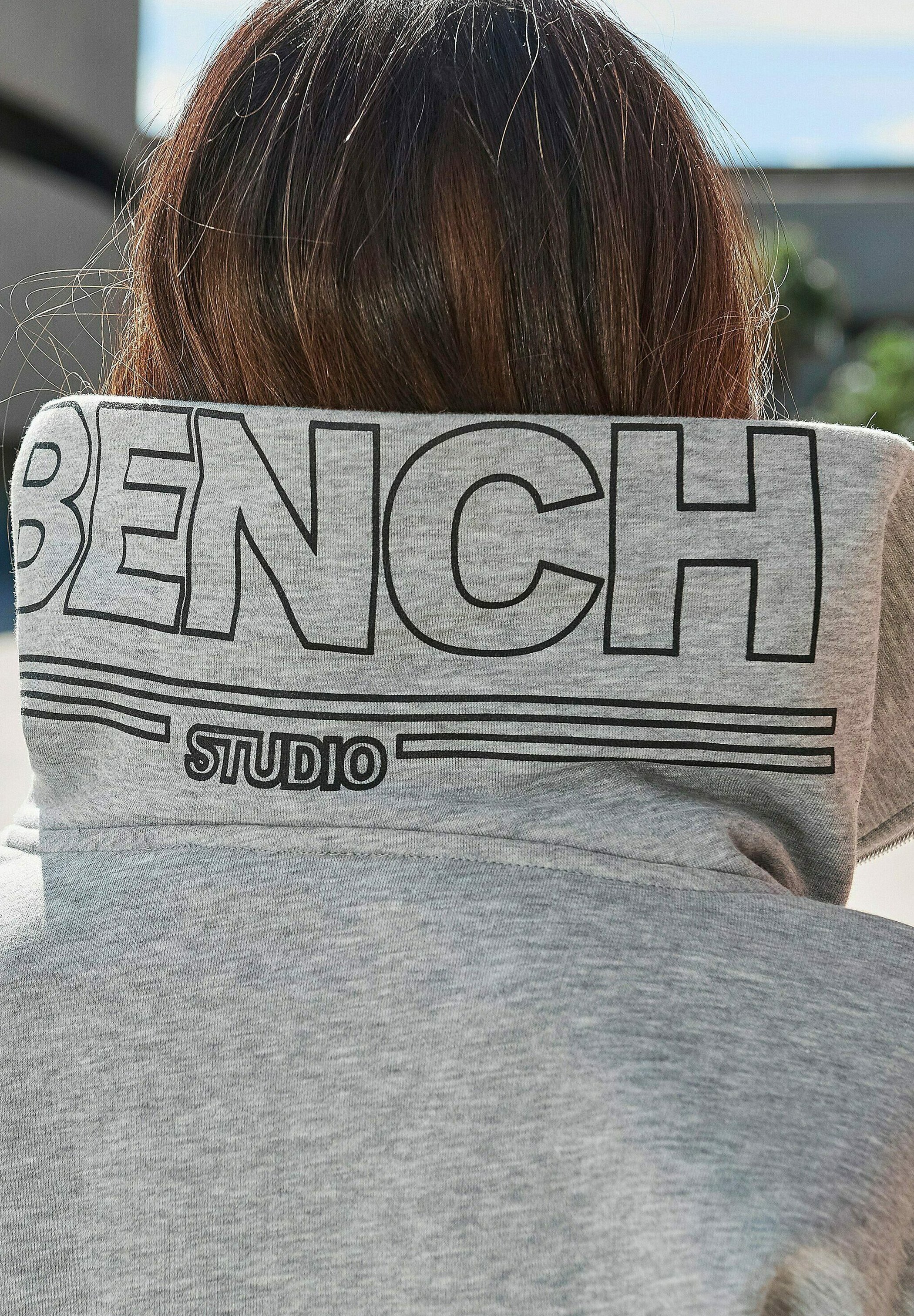 bench jumper
