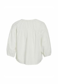 Hvit, lett topp med avslappet passform, rund halslinje og plisserte detaljer bak. Har trekvartlang pufferm. Myk tekstur.