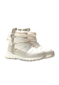 Puchate, białe zimowe buty z teksturowanym nylonowym wierzchem, elastycznymi sznurowadłami, wzmocnionym kołnierzem i trwałą gumową podeszwą w neutralnym odcieniu.