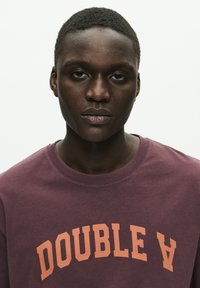 DOUBLE A BY W.W. ACE ARCH - T-shirts print - decadent chocolate